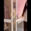 b-product-video-frame-img-0537fec38a6407a0a499deb8150a608f169eb5dc.temu_.000001 Magnetic Transparent Door Portable Wardrobe, with A Sturdy, Foldable Frame And Easy Assembly. Features 2 Or 3 Hanging Rods for Clothing Storage, Suitable for Bedrooms, Living Rooms, Dormitories, And Apartments.