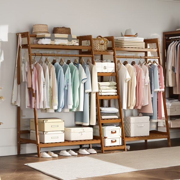 A multi capacity storage rack with brown and brown options, equipped with 5 side storage racks. A hat rack with shelves and bags is suitable for home storage, and a side hat hook is suitable for bedroom and hat room storage Specifications: with bag or without bag