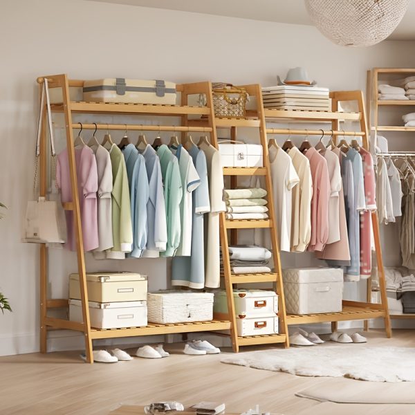A multi capacity storage rack with brown and brown options, equipped with 5 side storage racks. A hat rack with shelves and bags is suitable for home storage, and a side hat hook is suitable for bedroom and hat room storage Specifications: with bag or without bag