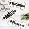 1pc Personalized Dog House Nameplate, Dog Door Sign, Custom Pet Name, Bone-Shaped Cage Tag, Name Tag with Paw Print, Custom Gift for Cat And Dog Lovers, Cage Nameplate